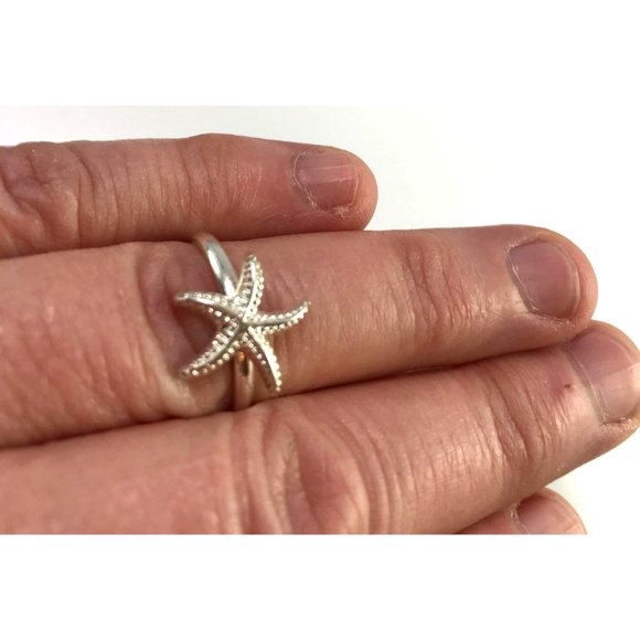Stackable Silver Tone Starfish Ring Size 8 - Picture 2 of 4
